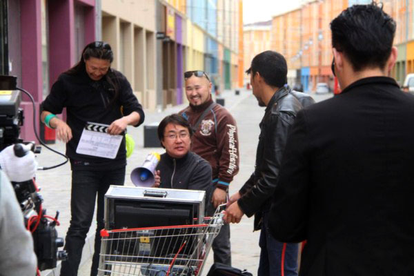 Төрийн соёрхолт дуучин Д.Болд “DOZ” интертаймэнттай хамтарчээ